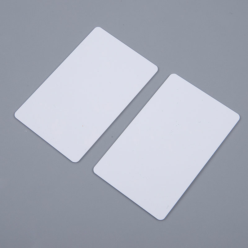 الشركة المصنعة مخصص مطبوعة قابلة لإعادة الكتابة فارغة PVC 13.56MHz بطاقة NTAG215 NFC
